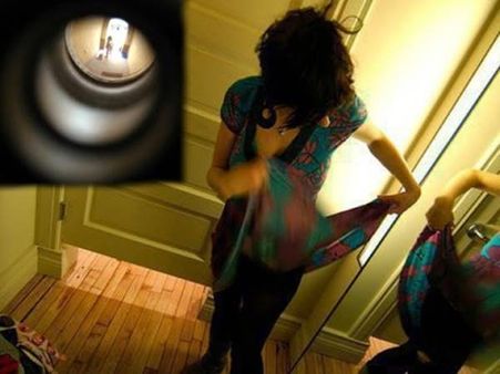 ആശുപത്രിയിലെ കുളിമുറിയില്‍ നിന്ന് നഗ്നചിത്രം പകര്‍ത്തിയ യുവാവ് അറസ്റ്റില്‍:തൊലിയുരിയും ഇത് കേട്ടാല്‍