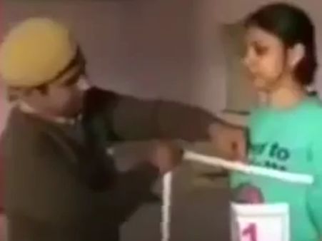 പെണ്‍കുട്ടികളുടെ നെഞ്ചളവെടുത്ത പോലീസ് ഉദ്യോഗസ്ഥന്റെ ജോലി തെറിച്ചു