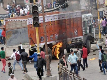 ജാട്ട് പ്രക്ഷോഭം; റെയില്‍വെ സ്‌റ്റേഷന്‍ തീയിട്ടു