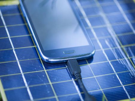 ചാര്‍ജ്ജു ചെയ്യുന്നതിനിടെ ഫോണ്‍ പൊട്ടിത്തെറിച്ച് പെണ്‍കുട്ടിക്ക് പരിക്ക്,ഇതുകേട്ടാല്‍ ഞെട്ടും