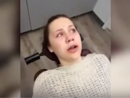 ഓപ്പറേഷനുശേഷം കണ്ണുതുറന്ന പെണ്‍കുട്ടി പറയുന്നു റിയാലിറ്റി ഷോ താരമാണെന്ന്