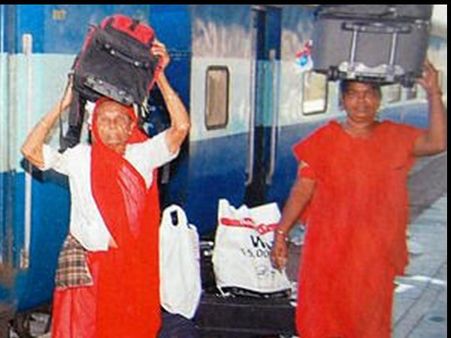 ഇനി 'കൂലി'കളില്ലാത്ത റെയില്‍വേ സ്റ്റേഷന്‍, യാത്രക്കാര്‍ ബുദ്ധിമുട്ടേണ്ടി വരുമോ?