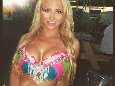 മാതാപിതാക്കളുടെ സമ്മതത്തോടെ എംബിഎ ബിരുദധാരിണി ജോലി ഉപേക്ഷിച്ച് പോണ്‍ നടിയായി