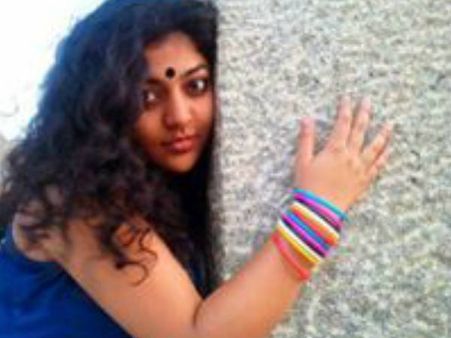 കയ്യില്ലാത്ത ഉടുപ്പ്... എവിടെപ്പോയി അരുന്ധതിയുടെ വിപ്ലവം... വലിച്ചൊട്ടിച്ച് സോഷ്യല്‍ മീഡിയ!