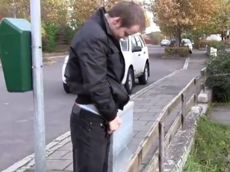 പൊതുനിരത്തില്‍ മൂത്രമൊഴിക്കുന്നവര്‍ അറിയാന്‍!! ഇനി ആവര്‍ത്തിച്ചാല്‍ ഫോട്ടോ സഹിതം യുട്യൂബില്‍ വരും...