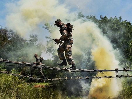 ഇന്ത്യാ-പാക് അതിര്‍ത്തിയില്‍ മയക്കുമരുന്നുമായി എത്തിയവരെ വെടിവെച്ചിട്ടു