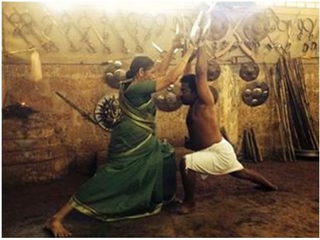 പെണ്‍കുട്ടികള്‍ ഈ 73 കാരിയെ കണ്ട് പഠിക്കണം, പ്രായത്തെ വെല്ലുവിളിച്ച നാടന്‍ കളരിപ്പയറ്റുകാരിയെ ...