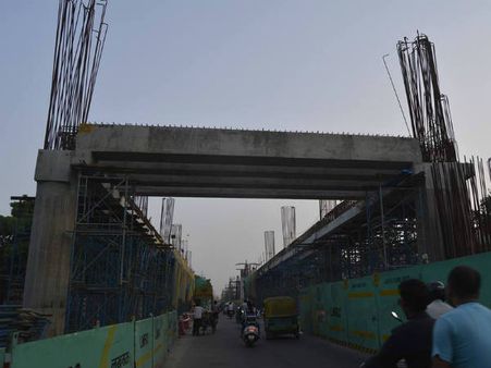 യുഎസില്‍ നിന്നും സ്വന്തം നാട്ടിലേക്ക് തിരിച്ചെത്തിയ ഡോക്ടര്‍ കണ്ടത് വീടിന് പകരം മെട്രോ പില്ലറുകള്‍