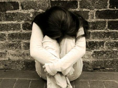 മകളെ വേശ്യാവൃത്തിയ്ക്ക് നിര്‍ബന്ധിച്ച പിതാവ് അറസ്റ്റില്‍; 17 കാരിയുടെ കണ്ണീരിന്റെ കഥ