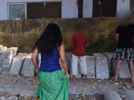 ആണുങ്ങള്‍ പൊതു സ്ഥലത്ത് മൂത്രമൊഴിച്ചാല്‍ അത് പെണ്ണുങ്ങള്‍ക്ക് 'പീഡനമോ'? അല്ലെന്ന് കോടതി