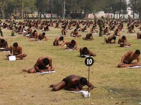 വസ്ത്രമില്ലാതെ പരീക്ഷയ്ക്കിരിക്കാന്‍ റിക്രൂട്ട്‌മെന്റ് ബോര്‍ഡിന്റെ നിര്‍ദ്ദേശം