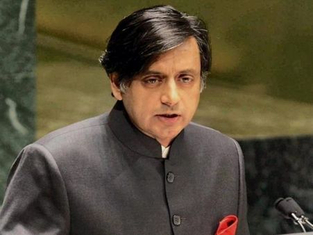 രാജ്യത്തെ മുഴുവന്‍ രാജ്യസ്‌നേഹികളെയും ശശി തരൂര്‍ അപമാനിച്ചെന്ന് ബിജെപി