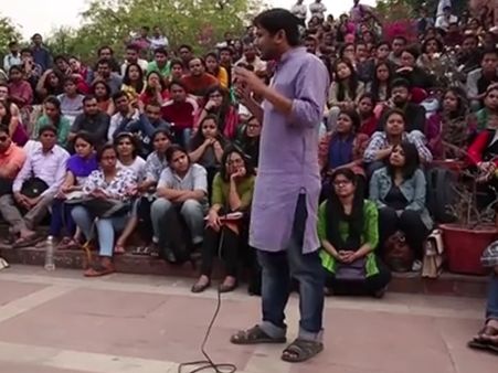 സ്ത്രീകളുടെ അഭിമാനത്തെ കുറിച്ച് പറയുന്ന കനയ്യ അപമര്യാദയായി പെരുമാറി; മുന്‍ വിദ്യാര്‍ത്ഥിനി