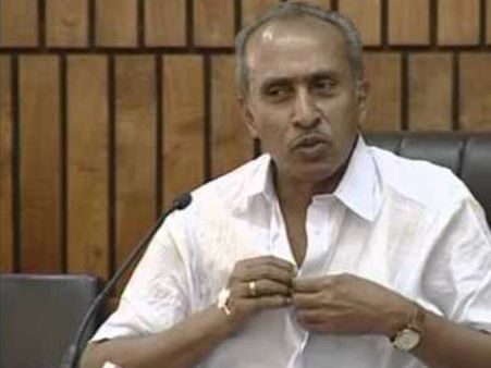 അനധികൃത പോസ്റ്ററുകള്‍ പിടിച്ചെടുത്തു; ശിവദാസന്‍ നായര്‍ക്കെതിരെ നടപടി?