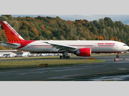 120 യാത്രക്കാരുമായി പോയ എയര്‍ഇന്ത്യ വിമാനത്തില്‍ പുക, പൈലറ്റിന്‍റെ ധൈര്യം രക്ഷയായി