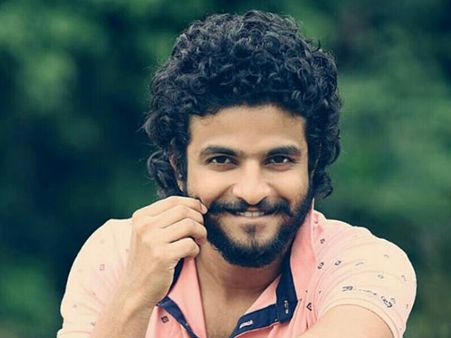 ഞാന്‍ ബിജെപിയും അല്ല സിപിഎമ്മും അല്ല, ഒന്ന് വെറുതെ വിടൂ: നീരജ് മാധവ്!