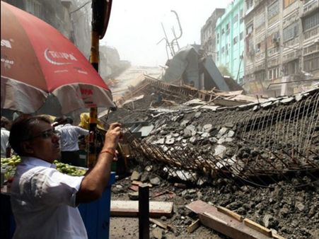 കൊല്‍ക്കത്തയില്‍ ഫ്‌ളൈ ഓവര്‍ തകര്‍ന്ന് 10 മരണം