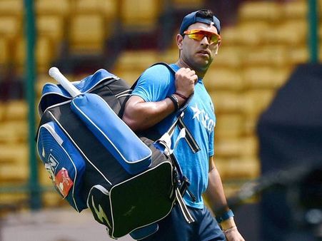 യുവരാജിനെ നശിപ്പിക്കുന്നു, ധോണിയെ പുറത്താക്കണമെന്ന് യോഗ്‌രാജ് സിംഗ്!