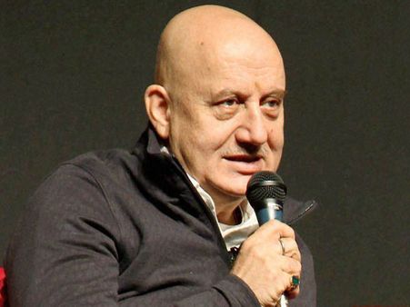 അനുപം ഖേറിനെ ശ്രീനഗര്‍ വിമാനത്താവളത്തില്‍ തടഞ്ഞു