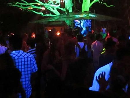 നിശാപാര്‍ട്ടികളിലെ വഴിവിട്ട വസ്ത്രധാരണത്തിന് നിയന്ത്രണം; നിയമം ലംഘിച്ചാല്‍ എട്ടിന്റെ പണി