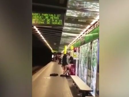 മെട്രോ സ്റ്റേഷനില്‍ ദമ്പതിമാര്‍ പരസ്യമായി സെക്‌സില്‍ ഏര്‍പ്പെട്ടു... വൈറല്‍ വീഡിയോ...