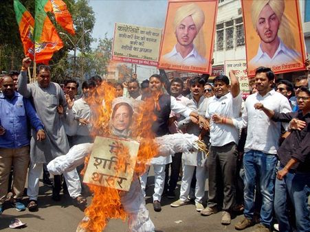 ജെ.എന്‍.യു 'ശുദ്ധീകരിക്കാന്‍' ഹിന്ദു സേനയുടെ പൂജ
