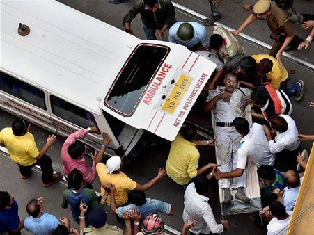 കൊല്‍ക്കത്തയിലെ ഫ്‌ളൈ ഓവര്‍ അപകടം രാഷ്ട്രീയക്കാര്‍ മുതലെടുക്കുന്നത് ഇങ്ങനെ...
