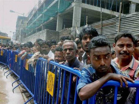 ചോരയിലും രാഷ്ട്രീയം? എസ്‌ഐഐയുടെ രക്തദാന ക്യാംപ് തൃണമൂല്‍ പൂട്ടിച്ചു?