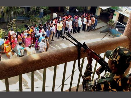 പശ്ചിമ ബംഗാളില്‍ വോട്ടെടുപ്പിനിടെ സംഘര്‍ഷം സിപിഎം പ്രവര്‍ത്തകന്‍ കൊല്ലപ്പെട്ടു