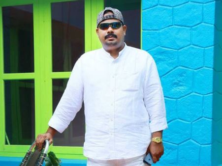 20 ലക്ഷത്തിന്റെ വാച്ച്; 90 ലക്ഷത്തിന്റെ കാര്‍... വരുന്നു എഐഎഡിഎംകെ സ്ഥാനാര്‍ത്ഥി