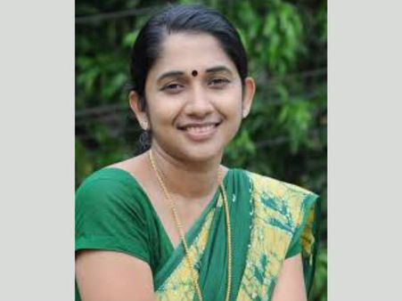 അഡ്വ വിദ്യ സംഗീത് സിപിഎമ്മിലേക്ക്... ഫെയ്‌സ്ബുക്കില്‍ പോസ്റ്റും, യുഡിഎഫിന് വീണ്ടും തിരിച്ചടി