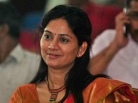 പ്രതിഭയുടെ അപരയെ പിന്‍വലിപ്പിച്ചത് ലിജുവോ... കായംകുളത്തെ തര്‍ക്കം!!!