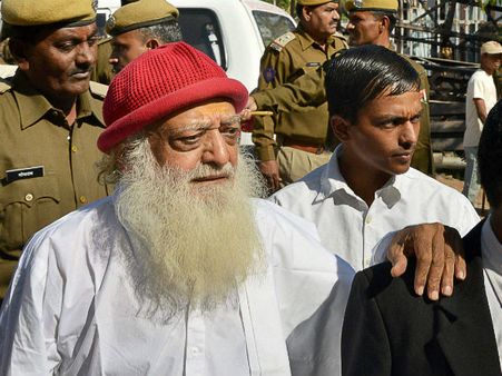 പോലീസ് ഉദ്യോഗസ്ഥനെ കൊല്ലാന്‍ 15 ലക്ഷത്തിന്റെ തോക്ക് വാങ്ങിയതായി ആശാറാം കേസ് പ്രതി