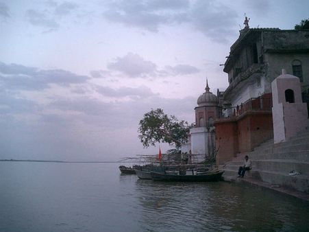 ഗംഗാ ജലം ഇനി പോസ്റ്റ്മാന്‍ വീട്ടില്‍ എത്തിക്കും...