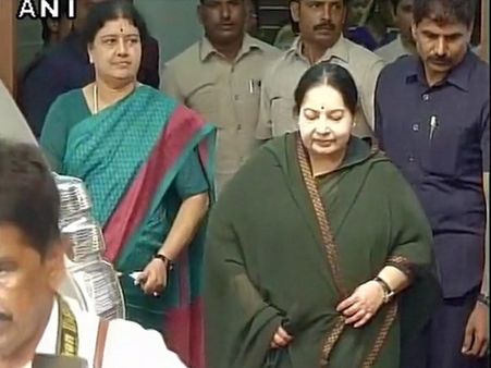 തമിഴ്‌നാട്ടില്‍ മുഖ്യമന്ത്രി ജയലളിത വോട്ട് ചെയ്തു, ജയലളിതയ്ക്കല്ല!