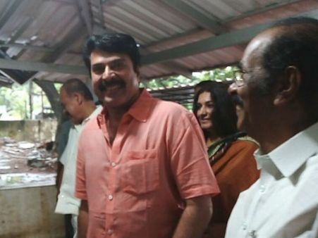 വോട്ട് ചെയ്തത് ആര്‍ക്കാണെന്ന് പറയണോ, മമ്മൂട്ടി ചോദിക്കുന്നു; കാണൂ