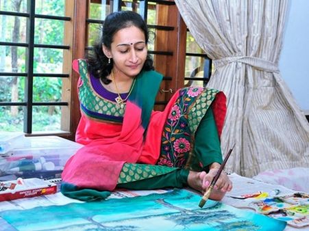 കാല്‍ക്കരുത്തില്‍ വരയുടെ ലോകം കീഴടക്കിയ പെണ്‍കുട്ടി