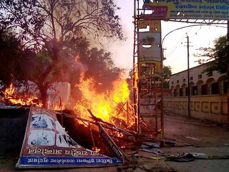 ഉത്തര്‍പ്രദേശില്‍ കൈയ്യേറ്റ ഒഴിപ്പിക്കല്‍ നടപടിക്കിടെ സംഘര്‍ഷം; 21 മരണം