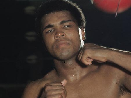 മുഹമ്മദ് അലിയോ കാഷ്യസ് ക്ലേയോ... ആരായിരുന്നു ആ ഇതിഹാസം?