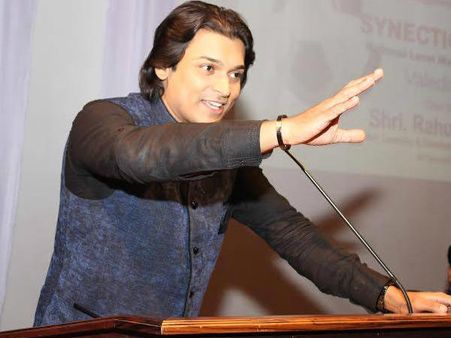 സാധ്വി പ്രാചിക്കെതിരെ രാഹുല്‍ ഈശ്വര്‍ പരാതി നല്‍കി, ലക്ഷ്യം പബ്ലിസിറ്റി സ്റ്റണ്ടോ മലയാളി ഹൗസോ?