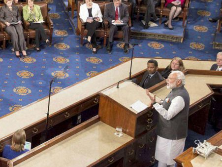 ടെലി പ്രോംപ്റ്റര്‍ ഉണ്ടെങ്കില്‍ മോദി ഇംഗ്ലീഷ് മാത്രമല്ല വേണേല്‍ അറബിയും സംസാരിക്കും