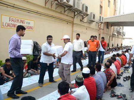 ലേബര്‍ ക്യാമ്പുകളില്‍ വേറിട്ട ഇഫ്താര്‍ സംഗമങ്ങളൊരുക്കി യുഎഇ എക്‌സ്‌ചേഞ്ചും എക്‌സ്പ്രസ് മണിയും