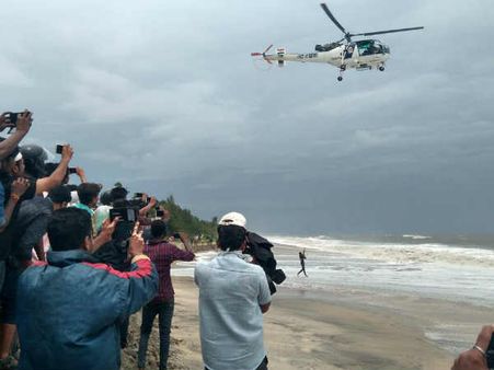 ആലപ്പുഴയില്‍ വള്ളം മറിഞ്ഞ് നാല് പേരെ കാണാതായി