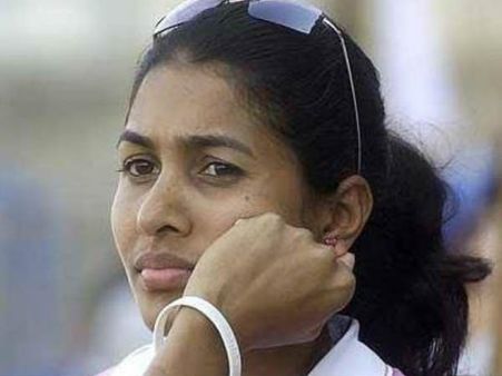 ജയരാജന്റെ ശകാരം കേള്‍ക്കും വരെ അഴിമതി പ്രശ്‌നമായിരുന്നില്ലേ... അഞ്ജുവിനോട് 10 ചോദ്യങ്ങൾ