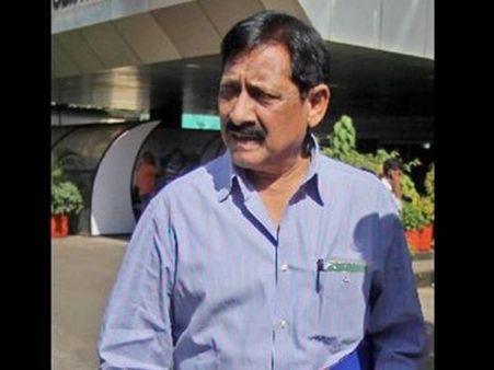 കാവിവത്കരണം; ക്രിക്കറ്റ് താരം ചേതന്‍ ചൗഹാന്‍ ഫാഷന്‍ ടെക്‌നോളജി ചെയര്‍മാന്‍