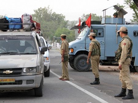 കാശ്മീരില്‍ തീവ്രവാദി ആക്രമണം, എട്ടു ജവാന്മാര്‍ കൊല്ലപ്പെട്ടു
