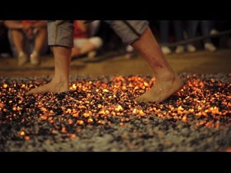 ഹിന്ദു മതാചാരത്തിന്റെ ഭാഗമായി തീ കനലിലൂടെ നടന്ന അച്ഛനും മകനും ഗുരുതരമായി പൊള്ളലേറ്റു