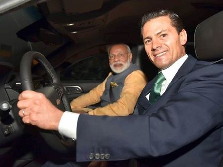 മോദിക്ക് വേണ്ടി കാറോടിച്ച് മെക്‌സിക്കന്‍ പ്രസിഡണ്ട്.. യാത്ര വെജിറ്റേറിയന്‍ ഹോട്ടലിലേക്ക്...