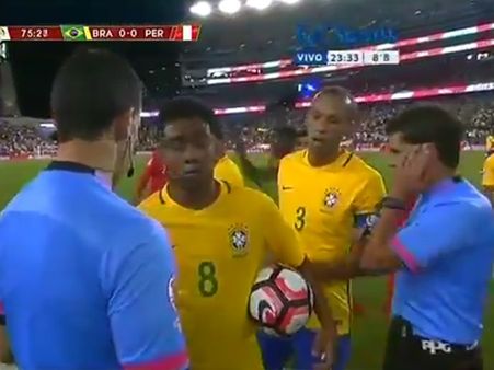 അത് 'ചെകുത്താന്റെ കൈ'... കണ്ണീരണിഞ്ഞ് ബ്രസീല്‍