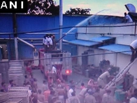 തിരുപ്പതി വെങ്കടേശ്വര ക്ഷേത്രത്തില്‍ വന്‍ തീപ്പിടുത്തം, ലക്ഷങ്ങളുടെ നാശനഷ്ടം!